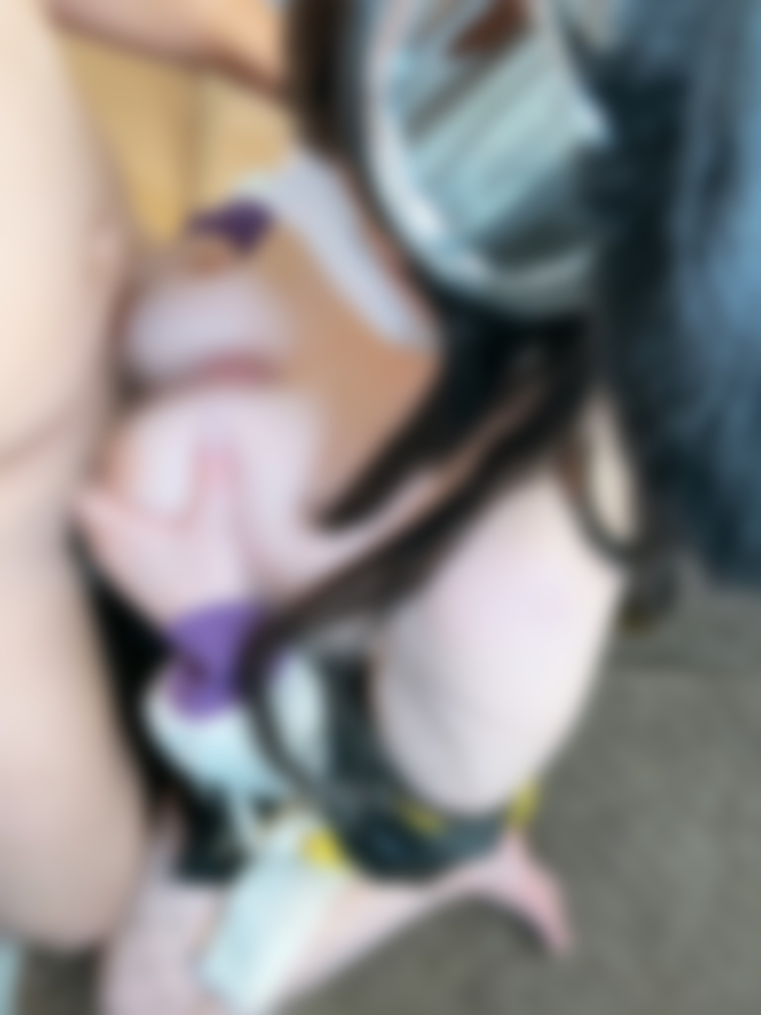 【猫塚ヒビキ】猫塚ヒビキの網タイツ太ももチンポ挟み足コキ悶絶!ショーパン穴開けオ... サンプル画像1