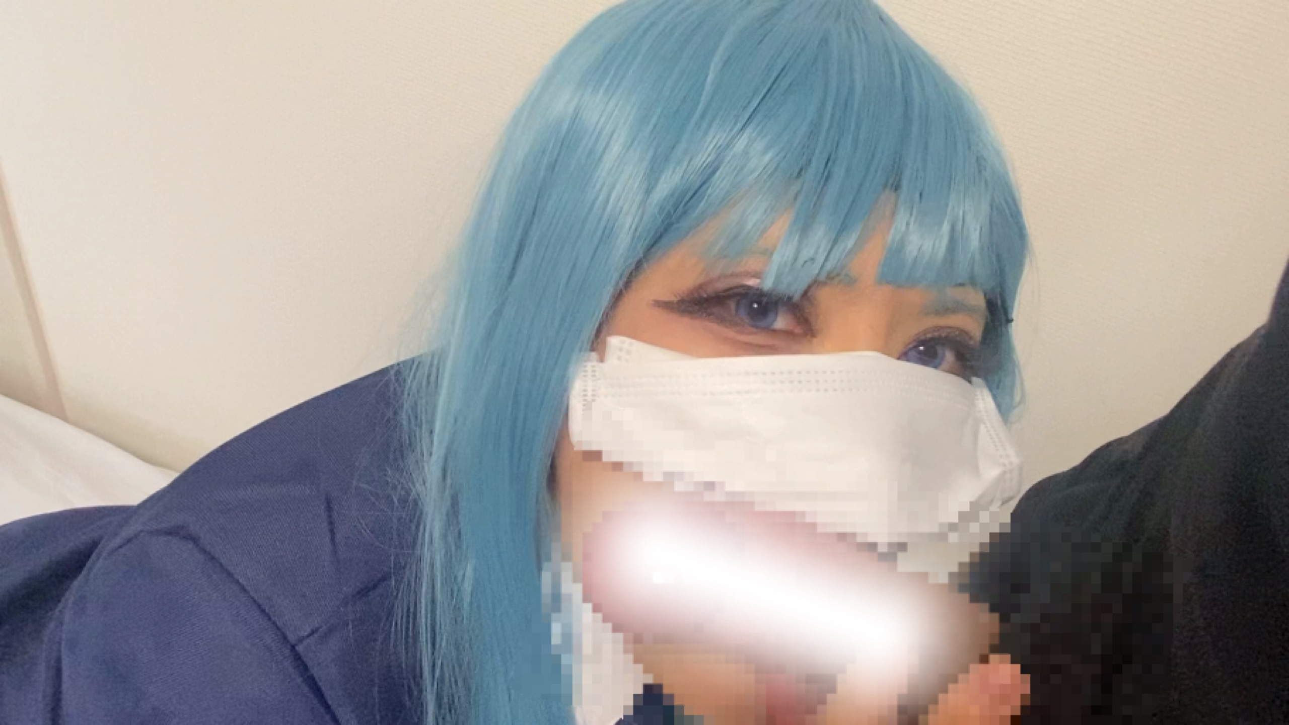 【三輪霞】三輪霞四つん這い涎フェラ!Tバックずらし生オマンコ直撃黒ブラおっぱい露... サンプル画像3