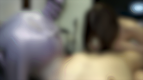 【ラプラス・ダークネス】ラプラス衣装美女と私服スレンダー美女の四つん這い並び交互... サンプル画像3