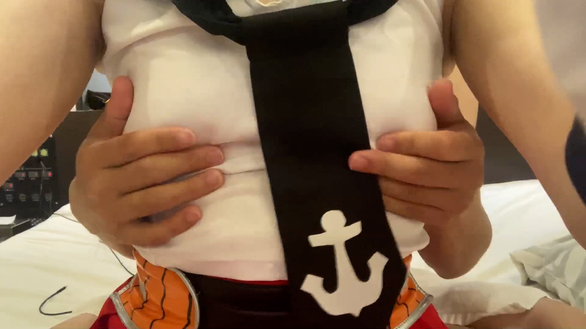 【阿賀野】阿賀野の柔らかおっぱい揉みしだきでギンギン勃起チンポを手袋ヌルヌル手コ... サンプル画像1