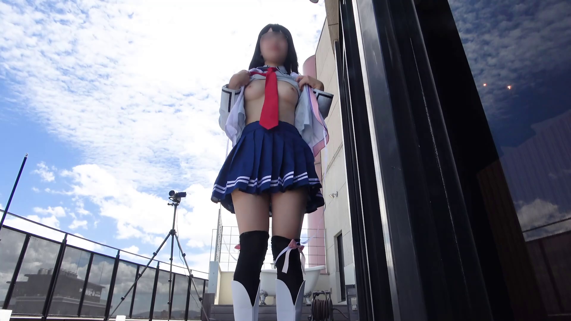 【大淀】昼間バルコニーで大淀コス秘書艦を野外生挿入!デカパイ揺らし汁ダラオマ●コ... サンプル画像1