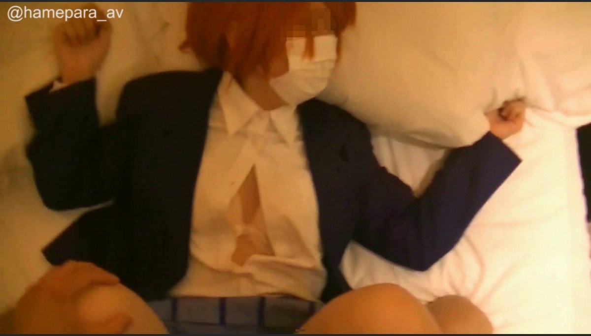 【星空凛】星空凛コスレイヤー初ハメ撮り生挿入中出し!制服着衣パンツ脱ぎオマンコパ... サンプル画像3